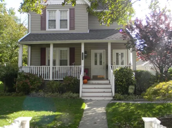 (undisclosed Address), Oceanside, NY 11572
