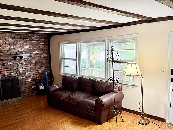 4th image of 496 Windsor Place