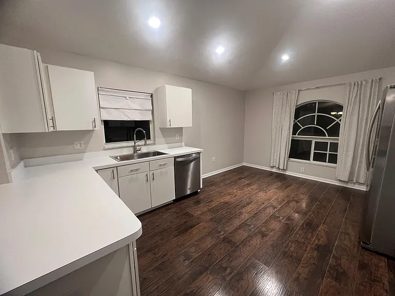 1944 Grenville Ct — Photo 9
