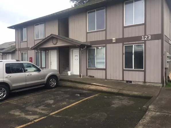125 E Elmore St APT 2, Lebanon, OR 97355