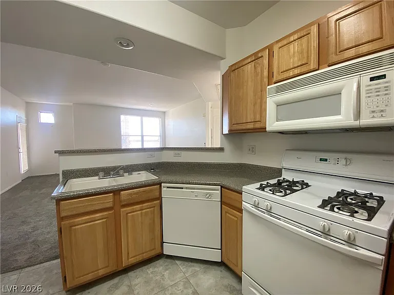8555 W Russell Rd #2106 — Photo 6