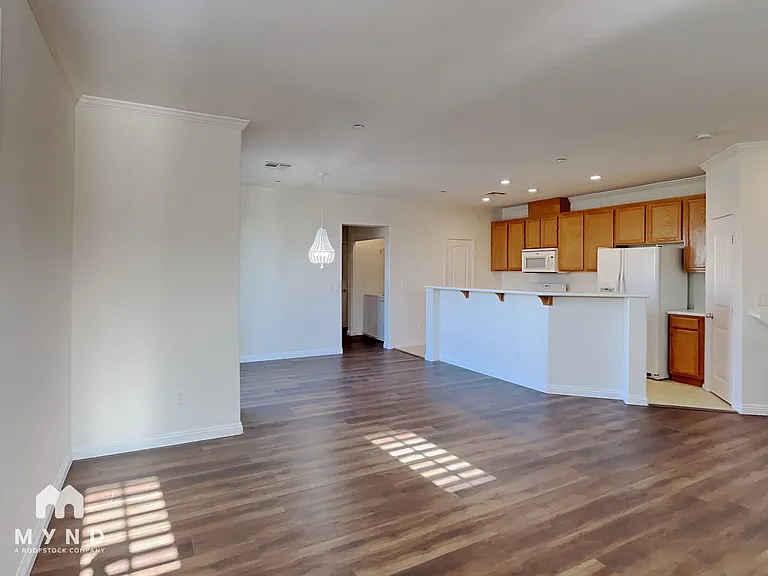 495 Westminster Hall Ave #103 — Photo 4