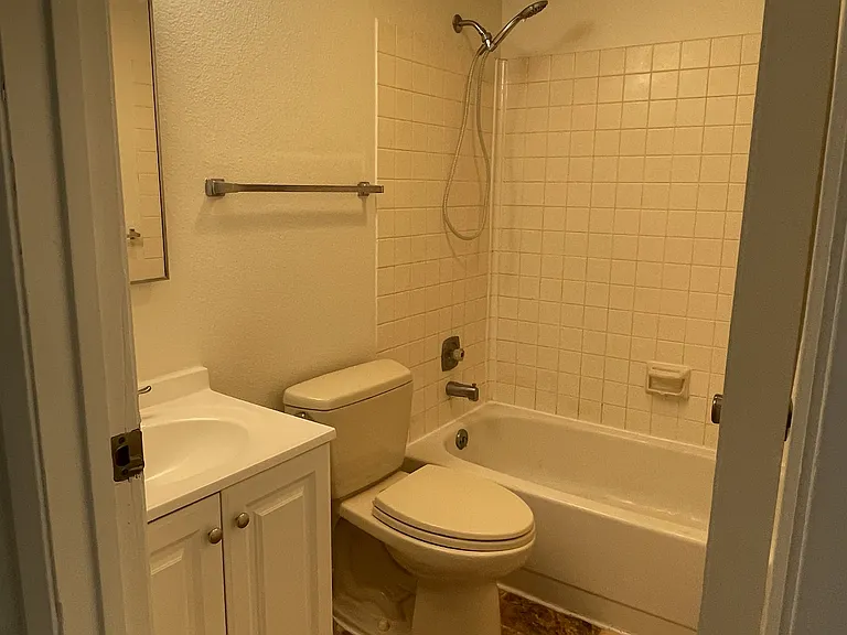 848 W 3rd St #B — Photo 3