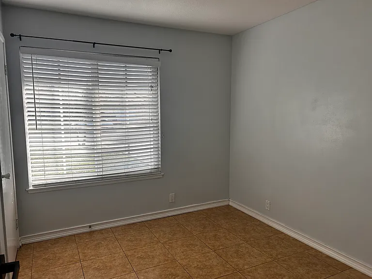 861 Calle Camelia — Photo 15