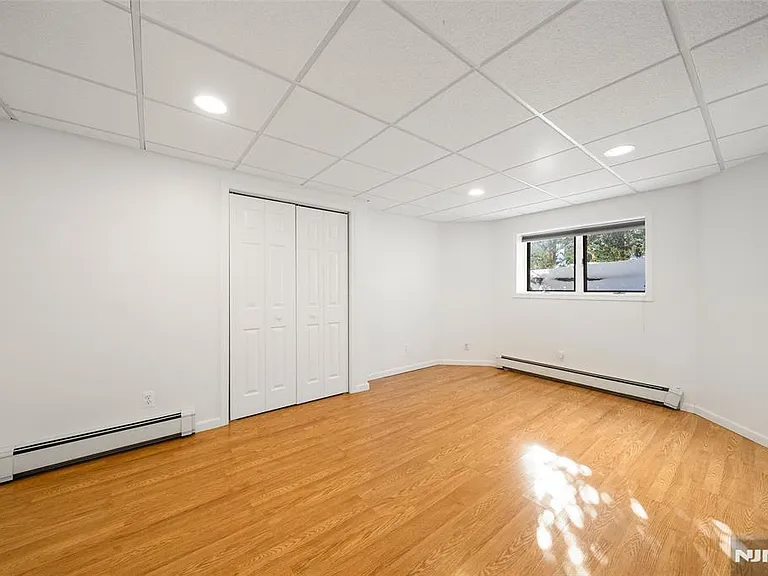 408 Dogwood Ct — Photo 35