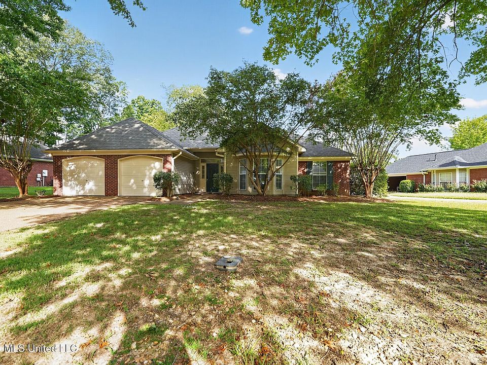 1st image of 550 Spring Hill Dr