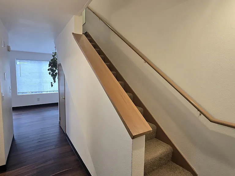 Isherwood Apartments — Photo 11