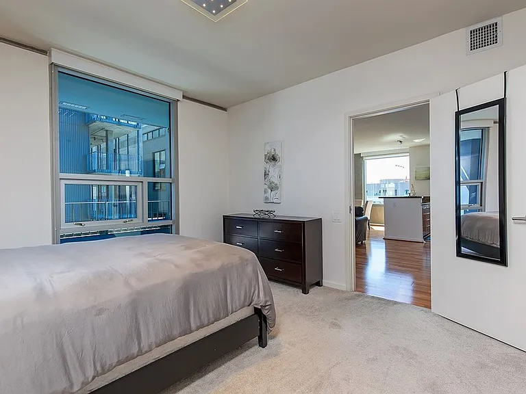 321 10th Ave #807 — Photo 9