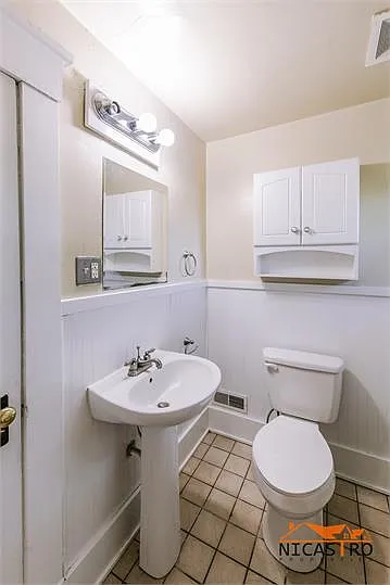 2097 Summit St — Photo 14