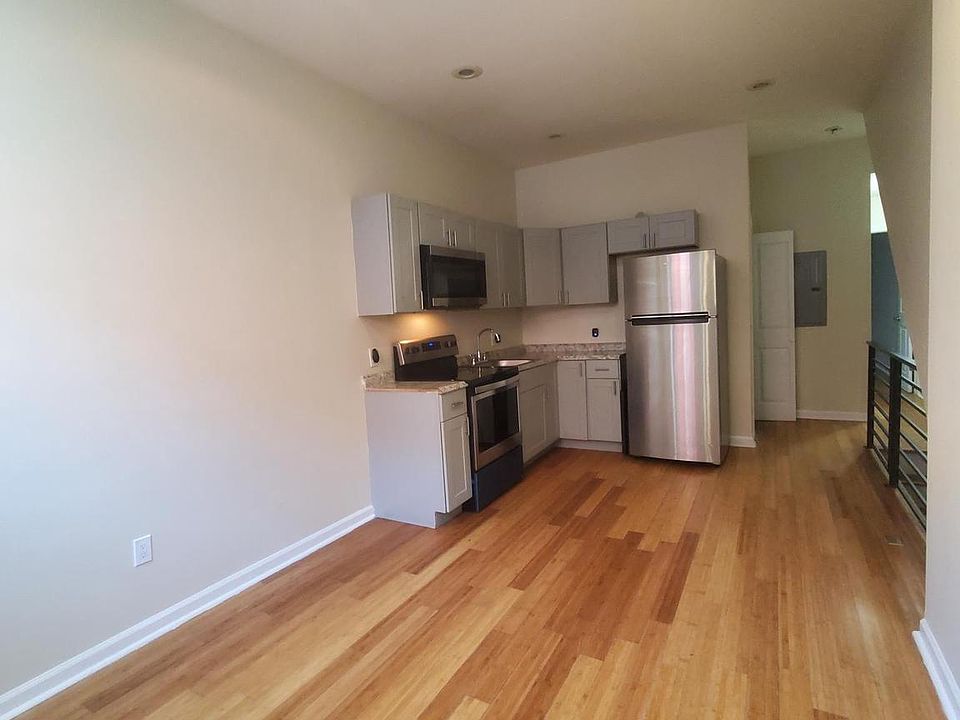 1st image of 2412 Turner St #1