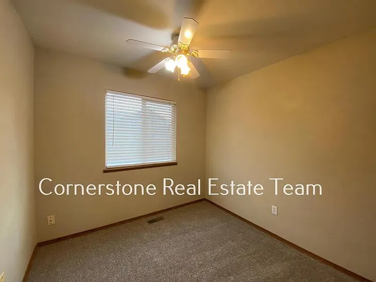 1345 Coolcrest Dr — Photo 17