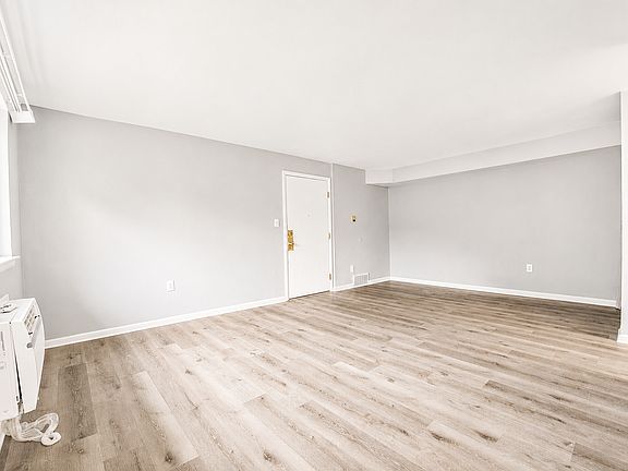 4th image of 2600-2602 N Jefferson St