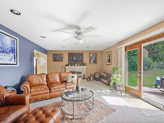 4th image of 315 Crestwood Ct