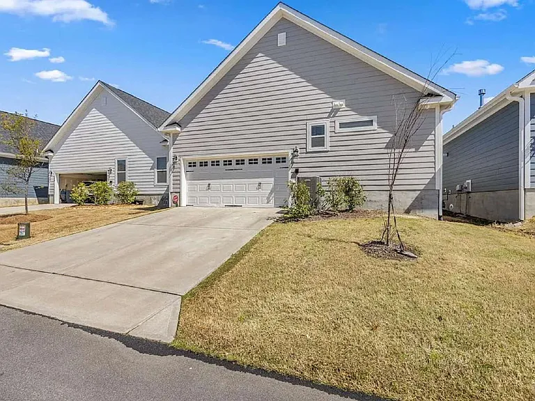 212 Thunder Forest Ln — Photo 3