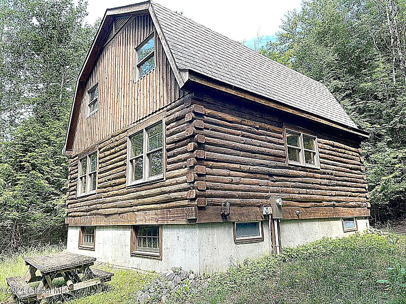 3rd image of 51 Gibbons Road