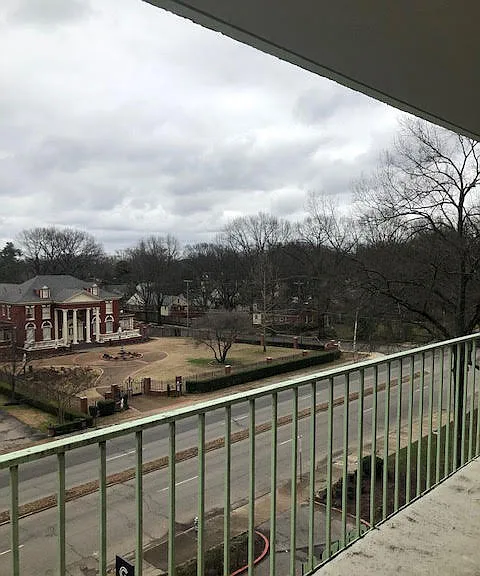 Central Gardens Apartments — Photo 31