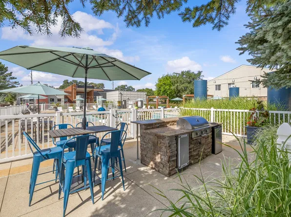 Parkview Ridge Apartments and Townhomes