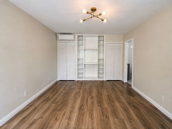 2nd image of 6250 Vineland Ave APT 4