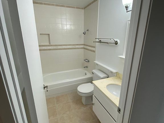 4th image of 10451 Isleworth Ave