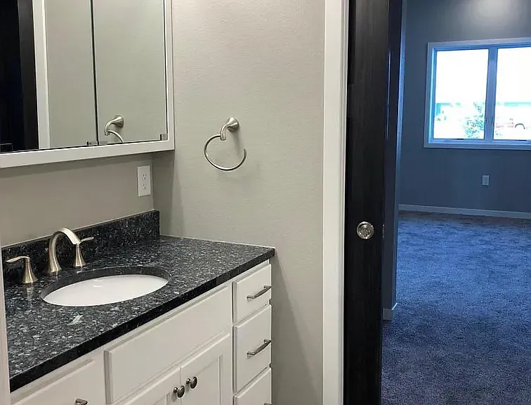 1420 W 20th Ave — Photo 5