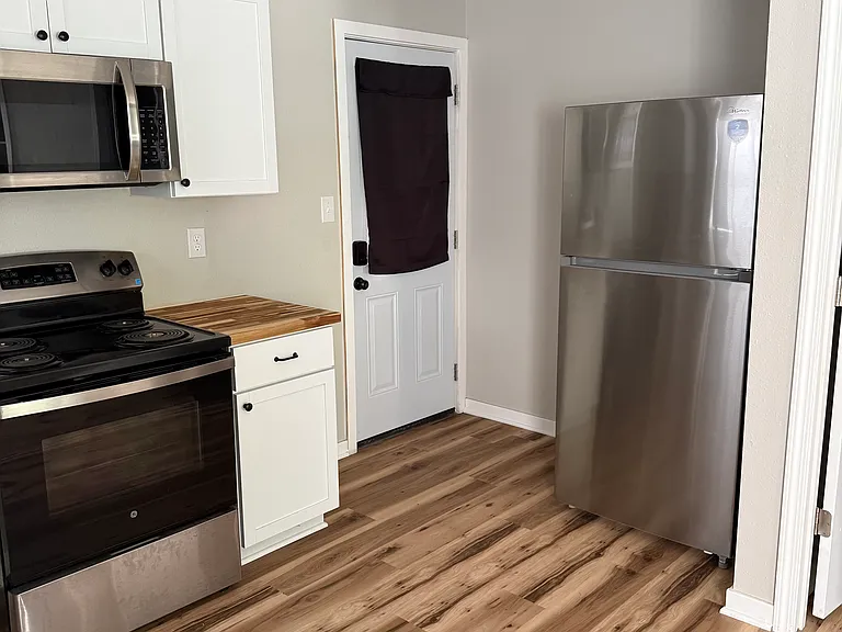 812 Broadway St — Photo 13