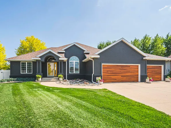 510 Baywood Ct, Sergeant Bluff, IA 51054
