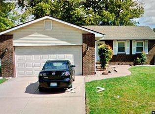 403 Oakwood Dr, Troy, IL 62294