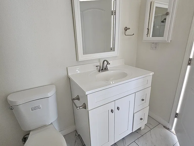 652 Center St #C — Photo 20