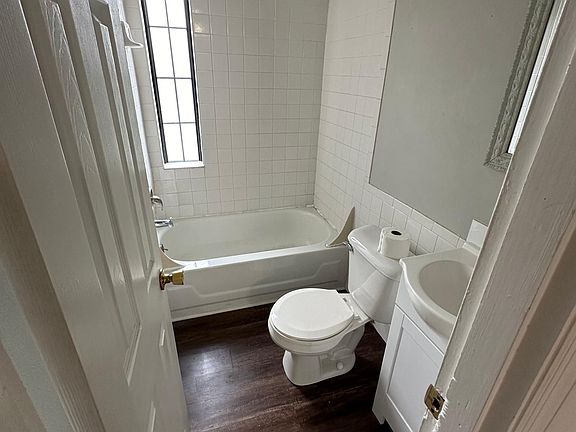 5th image of 550 Telford Ave APT C
