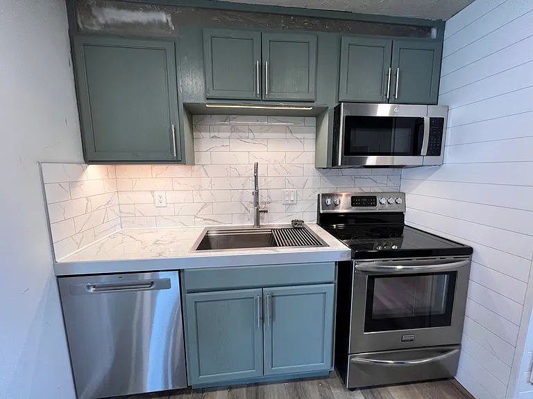 405 SE Dunham St #405 — Photo 3