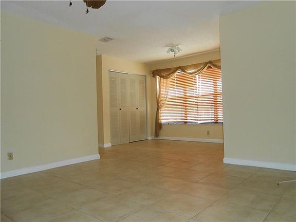 4th image of 2926 S University Dr APT 6208