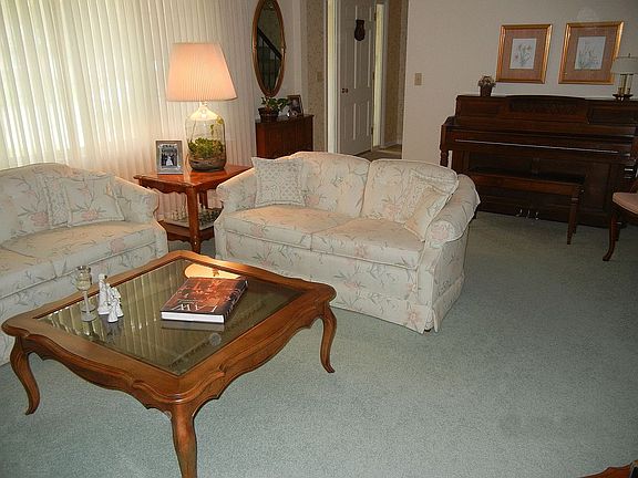 3rd image of 296 Eaton St