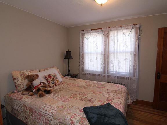 3rd image of 5826 W Eddy St #2