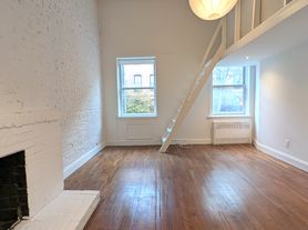 456 W 22nd St