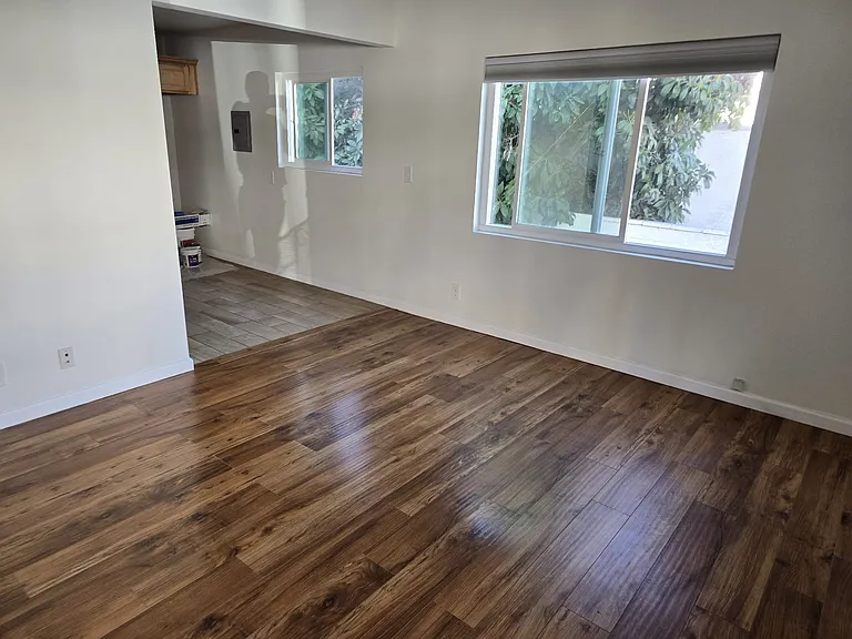 2611 Mathews Ave #5 — Photo 2