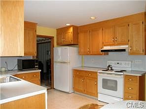 4th image of 135 Torsey St