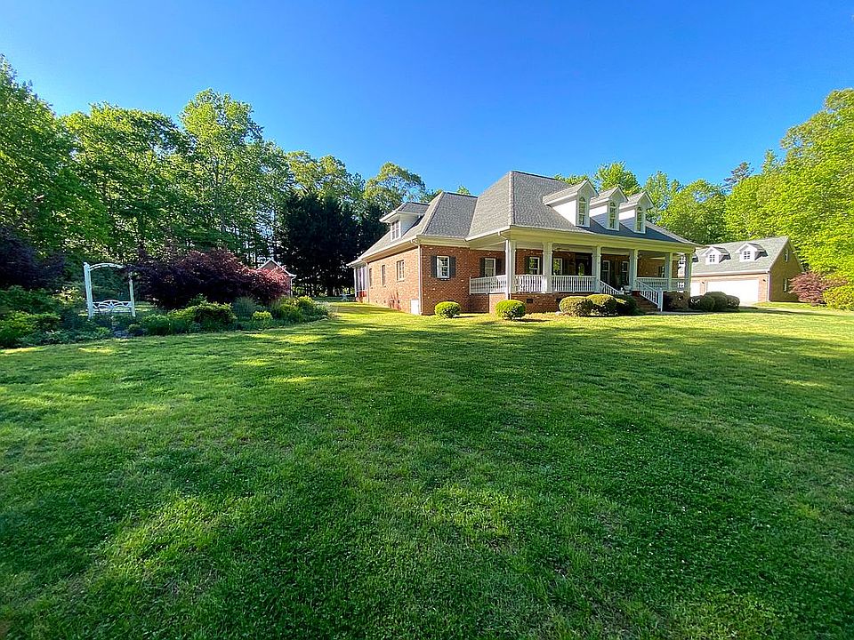 2nd image of 630 Baron Rd