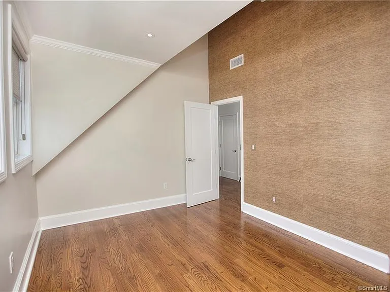 450 Center St #15 — Photo 24