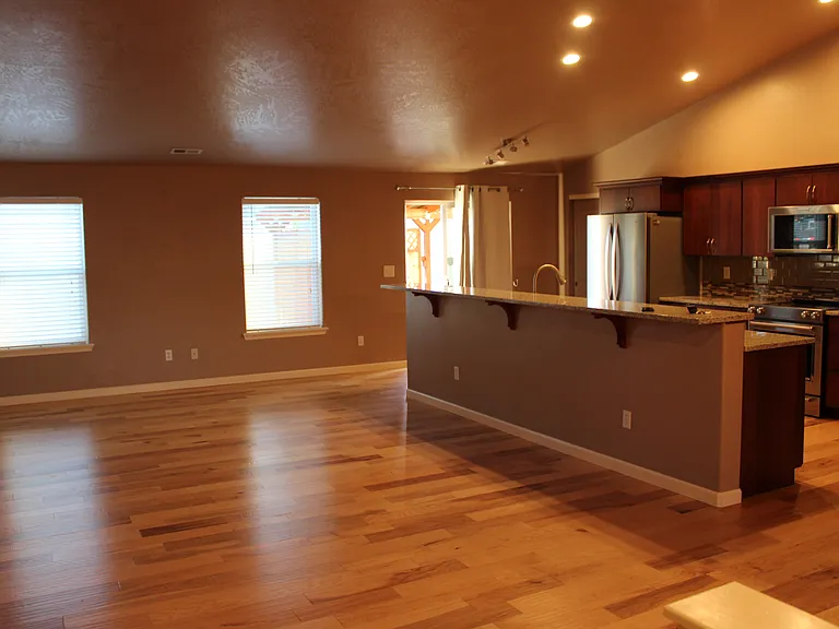 1409 E Raymond Dr — Photo 8