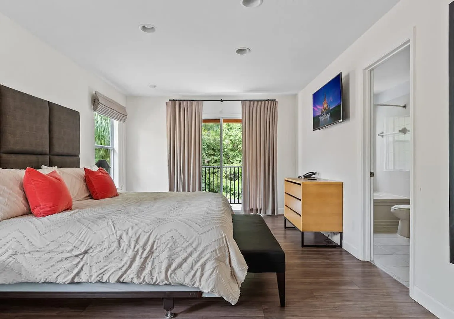 Pet Friendly 4 BR with Hot Tub — Photo 3