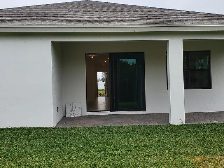 1949 NE Ocean Dunes Dr — Photo 31