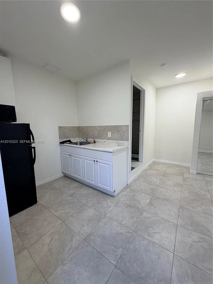 Building Photo - 9860 SW 161st Ave #0