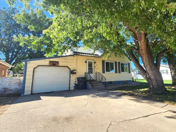 211 W 1st Ave, Miller, SD 57362