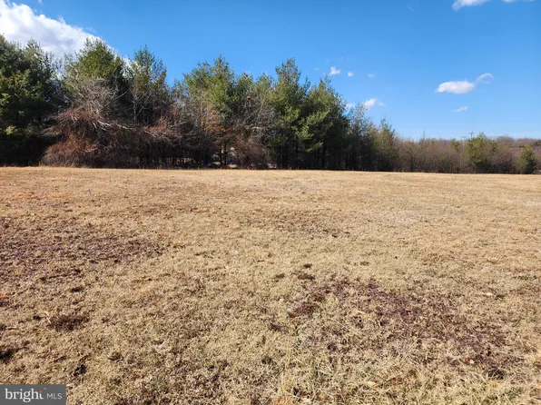 4199 York Rd, New Oxford, PA 17350