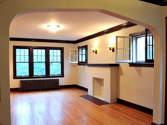 Spacious living room