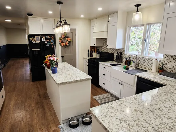 322 6th Ave SE, Cut Bank, MT 59427