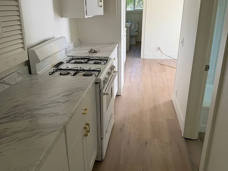 330 Howard Ave — Photo 30