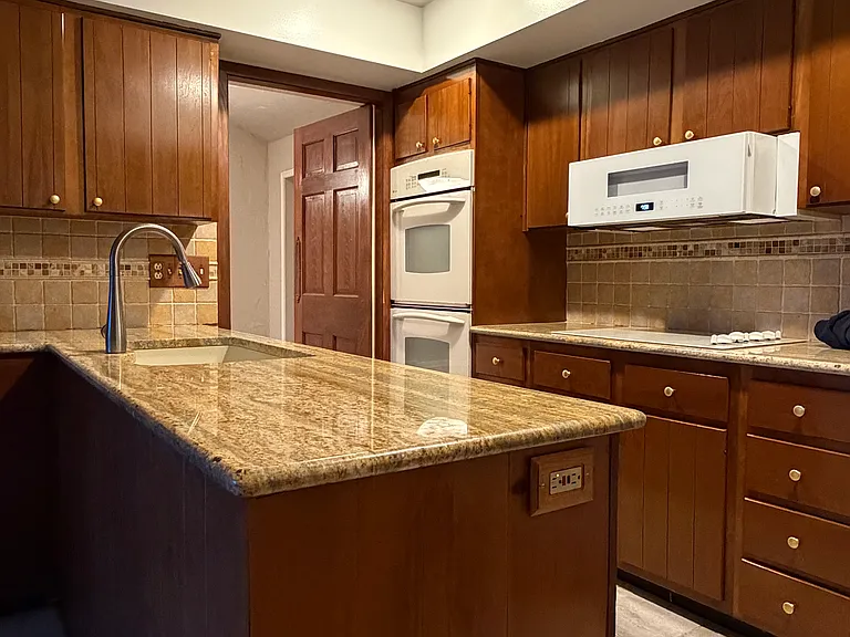 1291 N Revere Rd — Photo 6