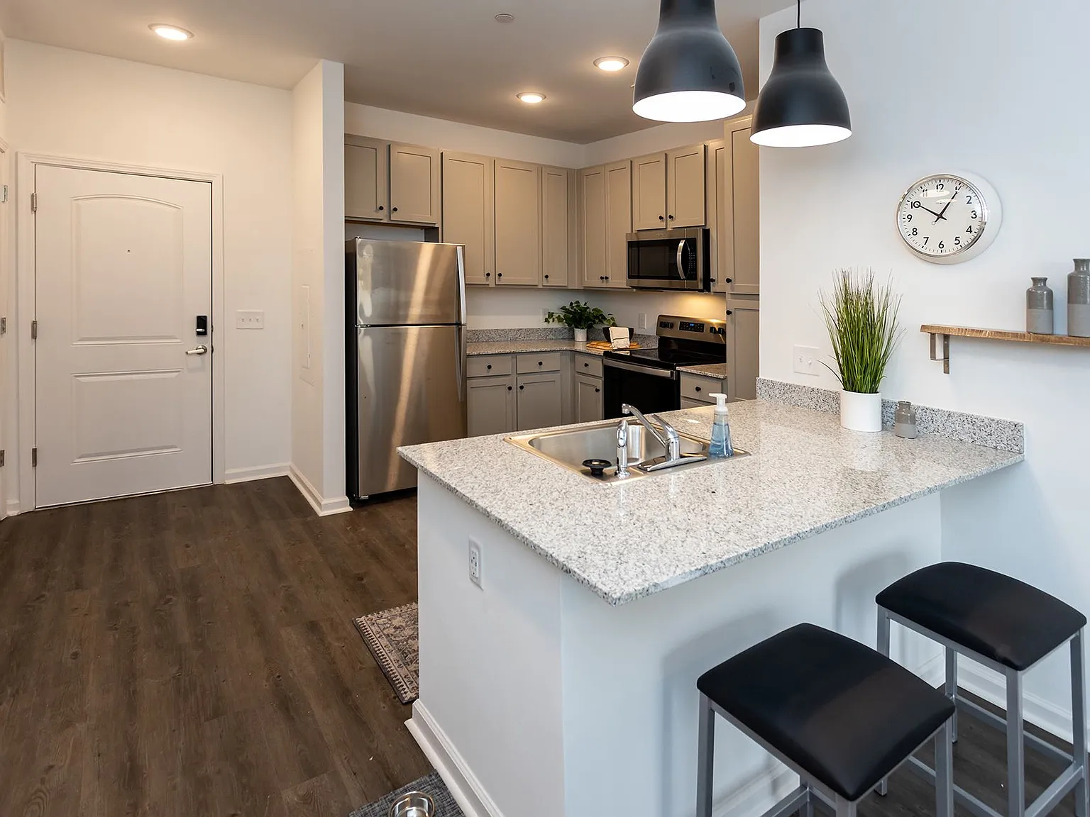 Flagship Kern's Apartments — Photo 2