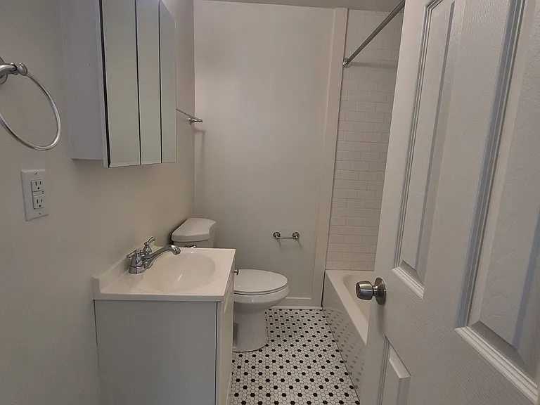 Shadyside Apartments — Photo 69